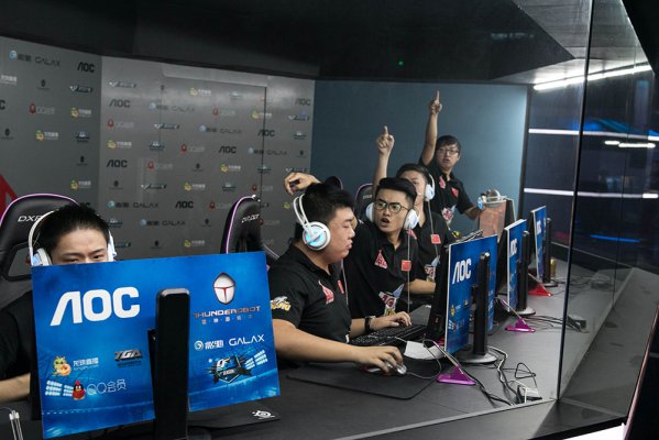 不仅靠成绩 不仅靠成绩